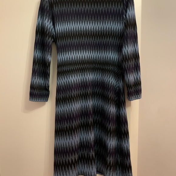 BCBG blue chevron knit Adele dress - Picture 3 of 3